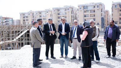 رئيس جامعة دمنهور يتفقد أعمال التشطيبات لمبنى كلية الطب والمستشفى الجامعي