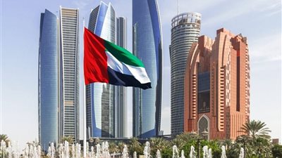 الإمارات تعلن تمسكها بالردع والدبلوماسية لتأمين الملاحة في مضيق هرمز