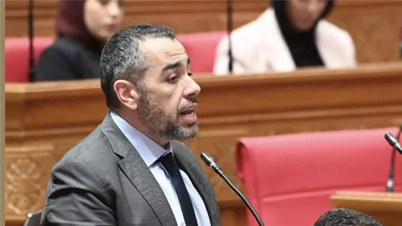 رئيس برلمانية العدل يرفض قرضا بـ300 مليون دولار.. ويعلق: الأزمة في استدامة الدين 