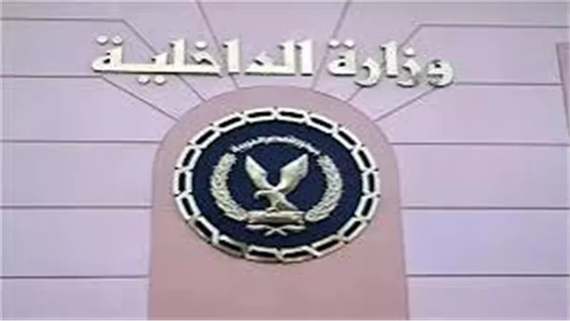 الداخلية تكشف ملابسات فيديو تعدي أب على أم ونجليها في حلوان
