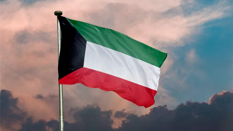 حريق ضخم في خزانات وقود مطار الكويت إثر هجوم بطائرة مسيّرة
