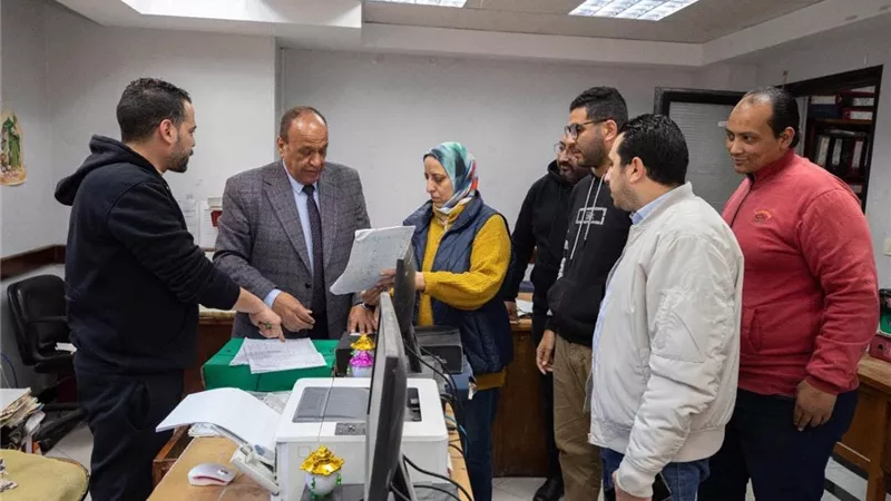 تحسين الخدمات أولوية.. رئيس مياة الإسكندرية يتابع الأداء ميدانياً