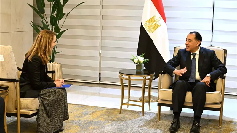 رئيس الوزراء يلتقي المديرة العامة للمنظمة الدولية للهجرة لبحث تعزيز التعاون