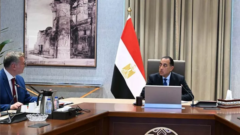150 مليون قدم مكعب يوميًا.. رئيس الوزراء ووزير البترول يستعرضان خطط تطوير قطاع الطاقة وإنتاج الغاز 