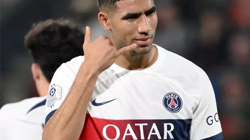 أشرف حكيمي يفسر اختياره تمثيل منتخب المغرب على حساب إسبانيا