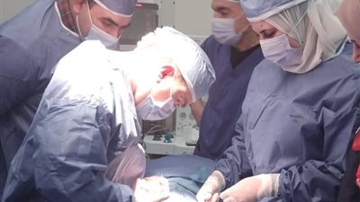 نجاح أول جراحة مخ وأعصاب لرضيعة عمرها 4 أعوام أيام بالدقهلية