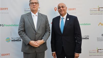 تعاون بين 