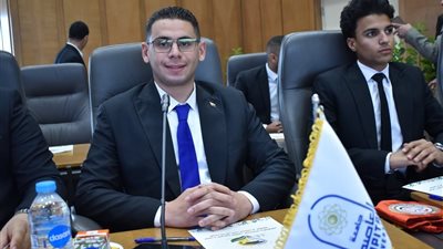 طالب يمثل جامعة العاصمة في لقاء وزير التعليم العالي حول مبادرة 
