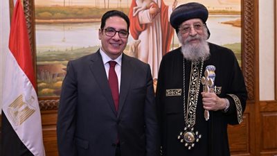 رئيس جامعة القاهرة يزور قداسة البابا تواضروس الثاني مهنئًا بعيد القيامة المجيد