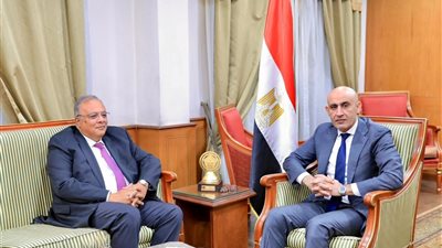 وزير التعليم يبحث إدماج حقوق الإنسان في المناهج الدراسية