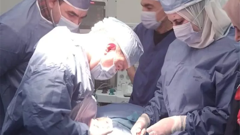 نجاح أول جراحة مخ وأعصاب لرضيعة عمرها 4 أعوام أيام بالدقهلية