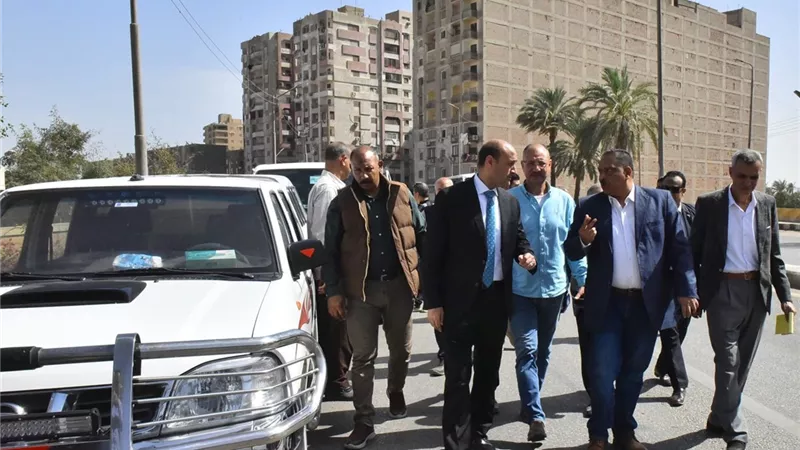 محافظ أسيوط يتفقد ميدانيًا الحالة المرورية بنزلة عبد اللاه بالمحافظة 