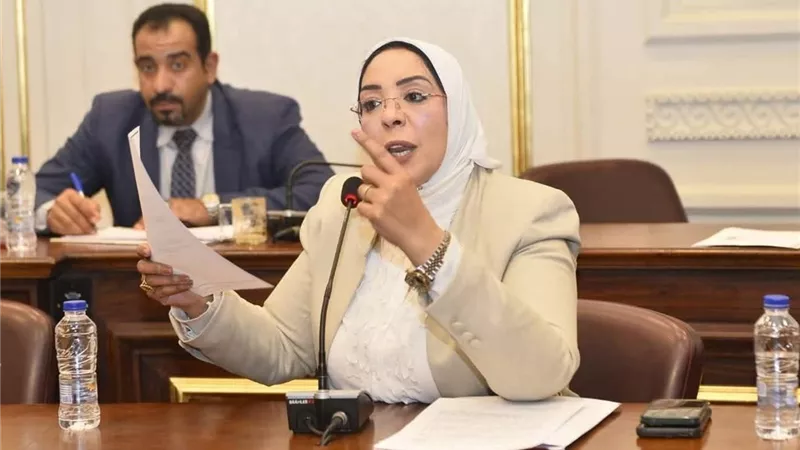 بعد غرق 3 شباب..عضوة بالشيوخ تطالب بسرعة إنشاء الكوبري العلوي بنجع حمادي| خاص