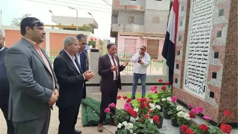 وكيل تعليم الشرقية يتفقد انتظام الدراسة بالحسينية ويؤكد: دماء أطفالنا كانت وقوداً للنصر