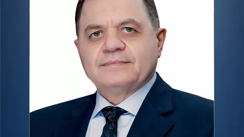 وزير الداخلية يهنئ القائد العام ورئيس أركان القوات المسلحة بذكرى تحرير سيناء