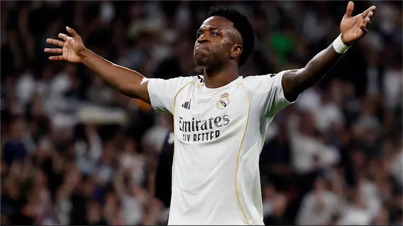 جماهير ريال مدريد تتصالح مع فينيسيوس جونيور قبل مباراة جيرونا في الدوري الإسباني