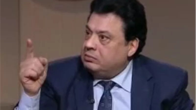 عادل عصمت: الحجاب ليس فرضًا.. وتغطية الجيوب هي الواردة في القرآن