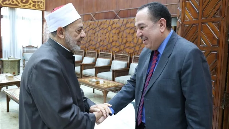 شيخ الأزهر والسفير الكويتي يبحثان دعم التعاون المشترك وتعزيز قيم السلام