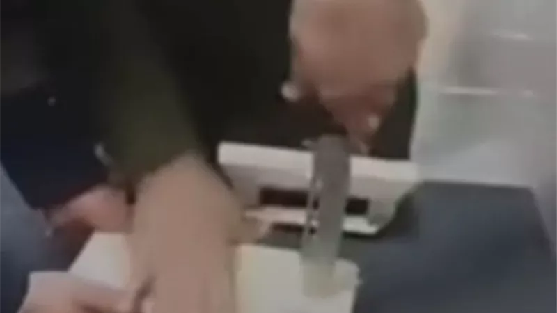 إحباط محاولة تهريب أقراص مخدرة داخل أدوات بناء بمطار سوهاج