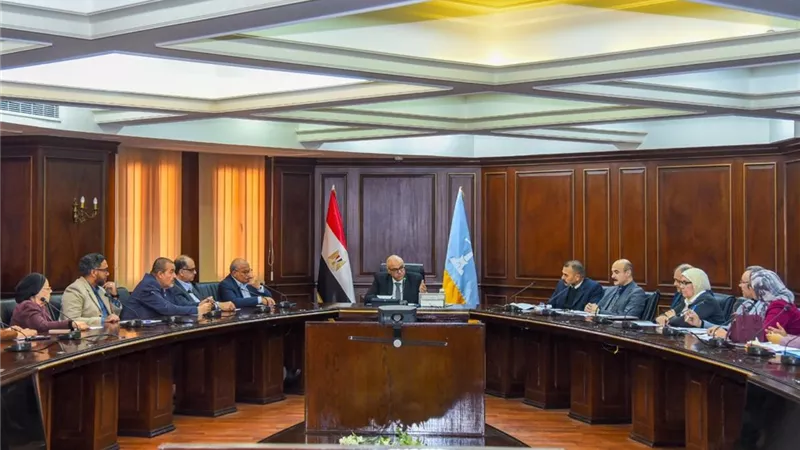 محافظ الإسكندرية يبحث آليات حصر وصون المباني ذات الطراز المعماري المتميز
