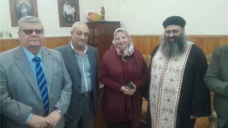 رئيس مدينة السنطة يشارك الأقباط احتفالات عيد القيامة المجيد بالغربية 