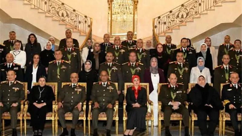 وزير الدفاع يكرم كبار قادة القوات المسلحة المنتهية خدمتهم في يناير 2026