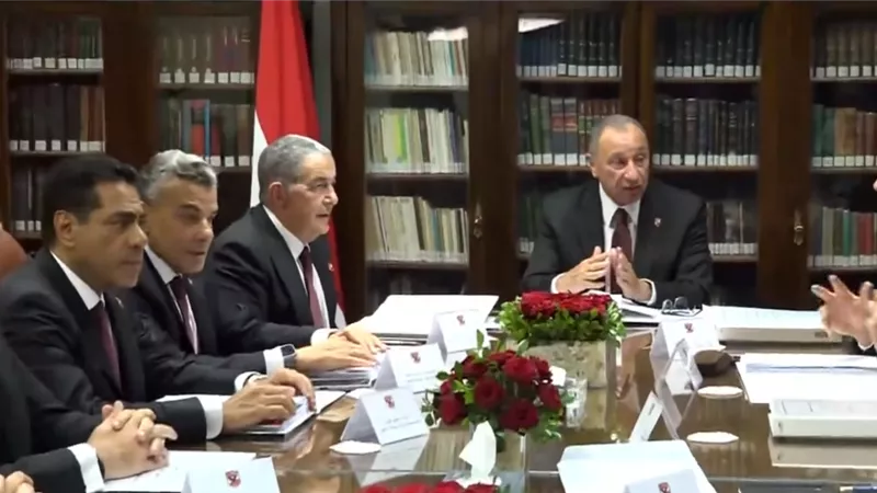 بعد منع عبدالحفيظ.. اجتماع حاسم لمجلس إدارة الأهلي بعد أزمة اتحاد الكرة وإلغاء جلسة الإستماع | خاص