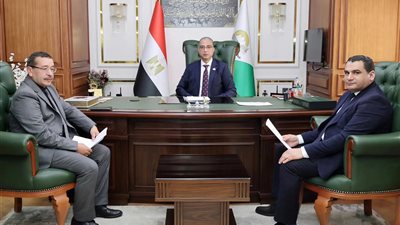 محافظ الجيزة: تقديم كافة أوجه الدعم والتيسيرات للمزارعين بدءًا من الحصاد وحتى التوريد