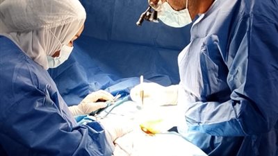 نجاح استئصال دوالي الخصيتين بجرح دقيق بدكرنس العام يعيد الأمل لمريض