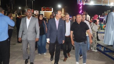 محافظ سوهاج يتفقد الحدائق والمتنزهات والميادين العامة في جولة مسائية بيوم شم النسيم