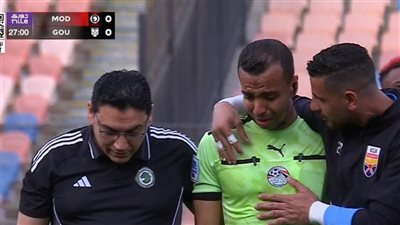 إصابة مفاجئة لحكم مباراة مودرن سبورت والجونة.. وخروجه باكيًا من الملعب
