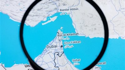 طهران تبدأ تحصيل رسوما على عبور مضيق هرمز 
