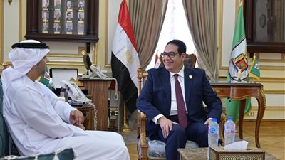 رئيس جامعة القاهرة يستقبل سفير دولة الإمارات لبحث تعزيز التعاون الأكاديمي ورعاية الطلاب