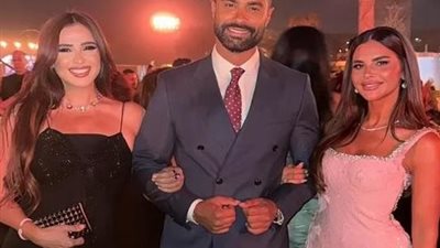 ياسمين عبد العزيز تثير تفاعلا بصورة جديدة مع كريم فهمي وزوجته: «طب إيه الدنيا»