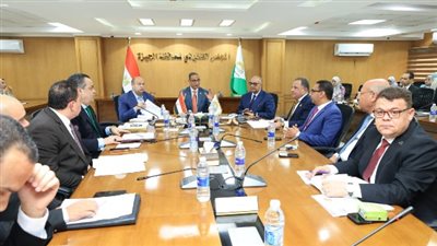 محافظ الجيزة يعقد لقاءً موسعاً مع نواب وممثلي دوائر الجنوب