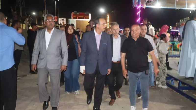 محافظ سوهاج يتفقد الحدائق والمتنزهات والميادين العامة في جولة مسائية بيوم شم النسيم
