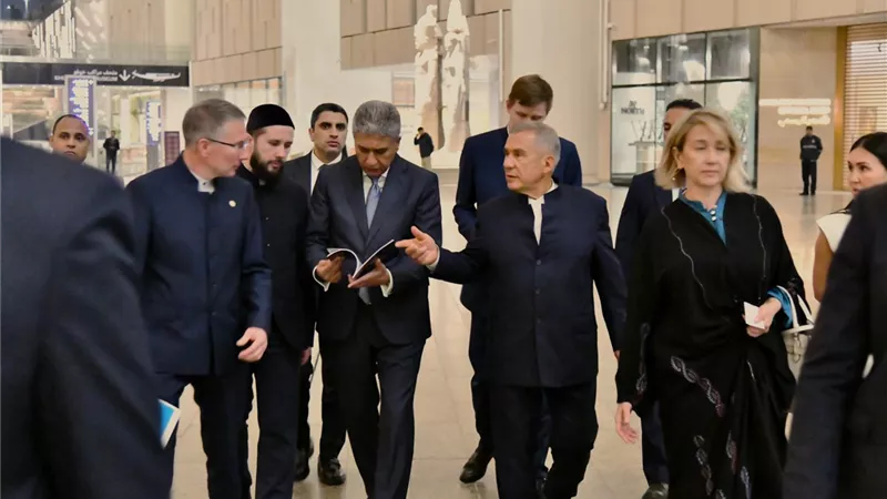 بالصور .. رئيس تتارستان يزور المتحف المصري الكبير ويشيد بتجربة العرض المتحفي