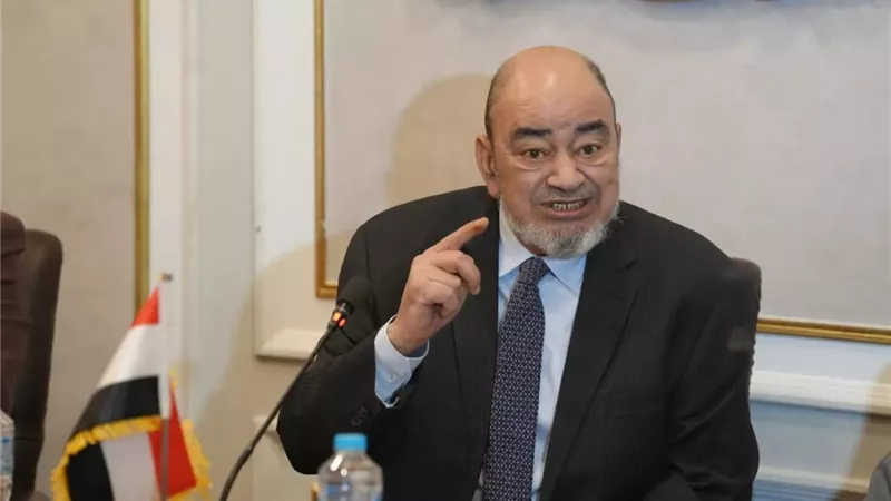 شعبة المستلزمات الطبية تناقش ملف التوريدات مع نائب رئيس الشراء الموحد 