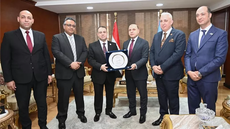  محافظ الغربية يلتقي مجلس إدارة نادي قضاة طنطا لبحث آفاق التعاون