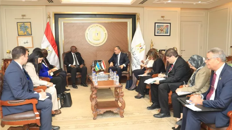 وزير التعليم العالي يستقبل نظيره الرواندي وسفير رواندا لبحث تعزيز الشراكة الأكاديمية