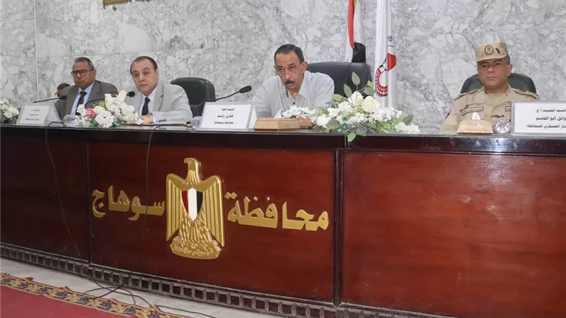 محافظ سوهاج يترأس المجلس التنفيذي ويناقش عدد من الملفات التي تهم المواطنين