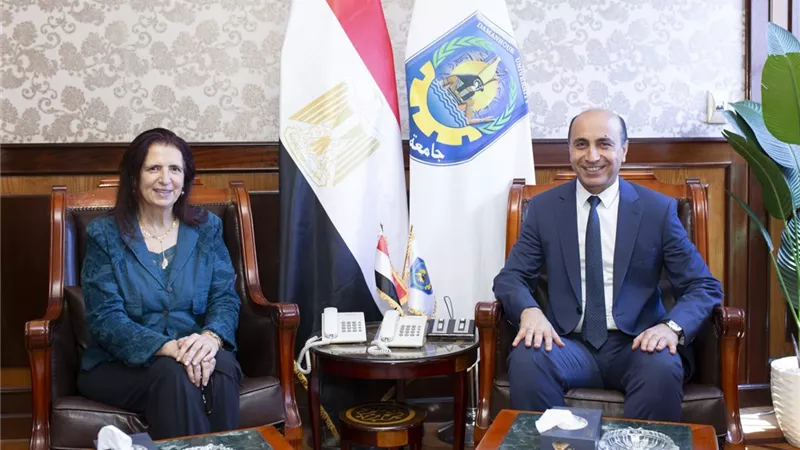 رئيس جامعة دمنهور يستقبل مدير هيئة الفولبرايت لبحث آفاق التعاون الأكاديمي والبحثي 