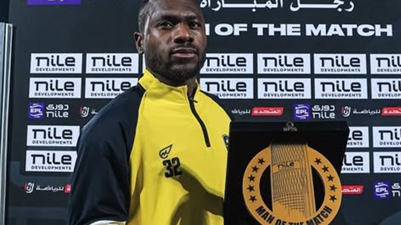 فرانك بولي مهاجم
