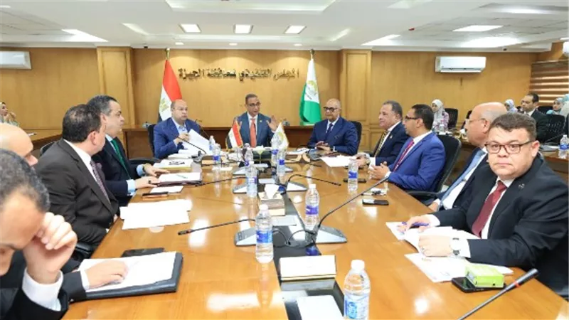 محافظ الجيزة يعقد لقاءً موسعاً مع نواب وممثلي دوائر الجنوب