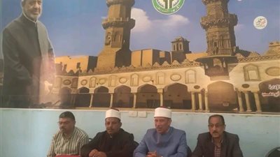 استعدادا لامتحانات النقل.. مدير إدارة طهطا الأزهرية يواصل اجتماعاته مع شيوخ المعاهد