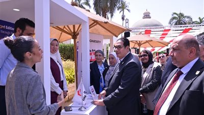 رئيس جامعة القاهرة: تنظيم ملتقيات التوظيف بصورة دورية لبناء جسور من الثقة والتعاون 