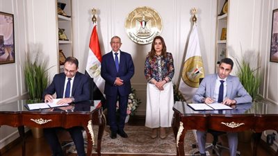 منال عوض تشهد بروتوكول تعاون مع الأكاديمية العربية لتطوير مهارات موظفي الإدارة المحلية