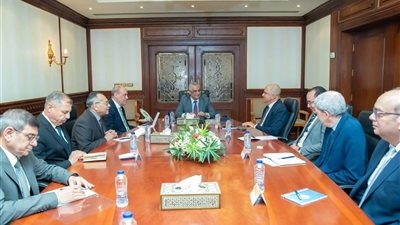 وزير الدولة للإنتاج الحربي وبحث سبل دعم الصناعة الوطنية مع رئيس اتحاد الصناعات
