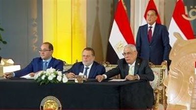 النيابة العامة تسلم وزارة المالية كميات من الفضة وأراضي 