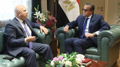 وزيرا الصحة والنقل يبحثان تطوير سلاسل الإمداد الدوائي ودعم نقل المرضى الفلسطينيين ومرافقيهم